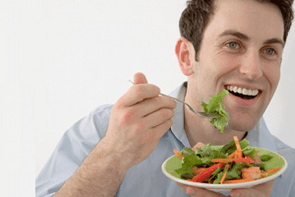 Eating vegetable salad during prostatitis treatment