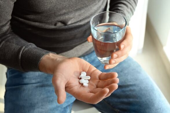 Taking medicines to treat bacterial prostatitis